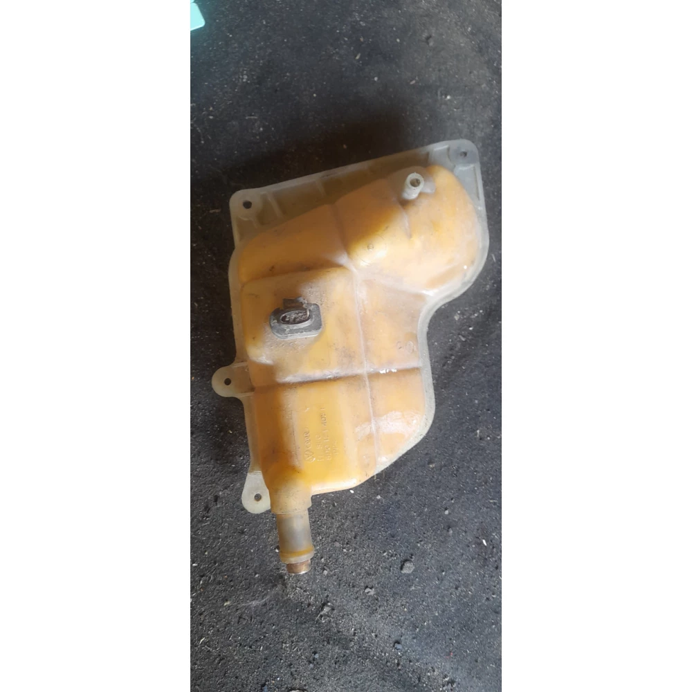 8D0121403F расшырительный бачок системы охлаждения Audi A4B5 Passat B5