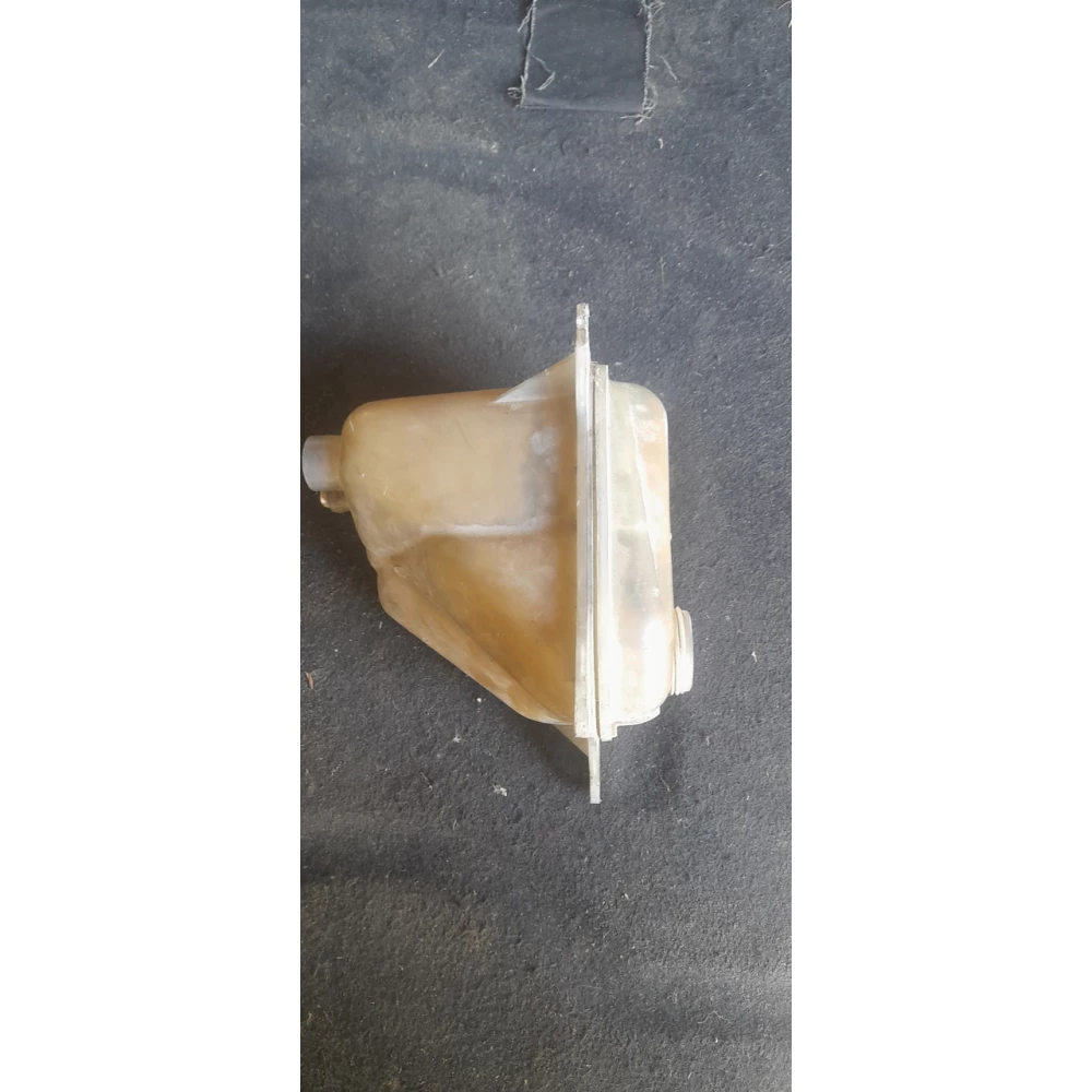 8A0121403 расшырительный бачок системы охлаждения Audi 80B4