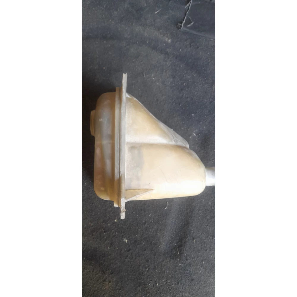 8A0121403 расшырительный бачок системы охлаждения Audi 80B4