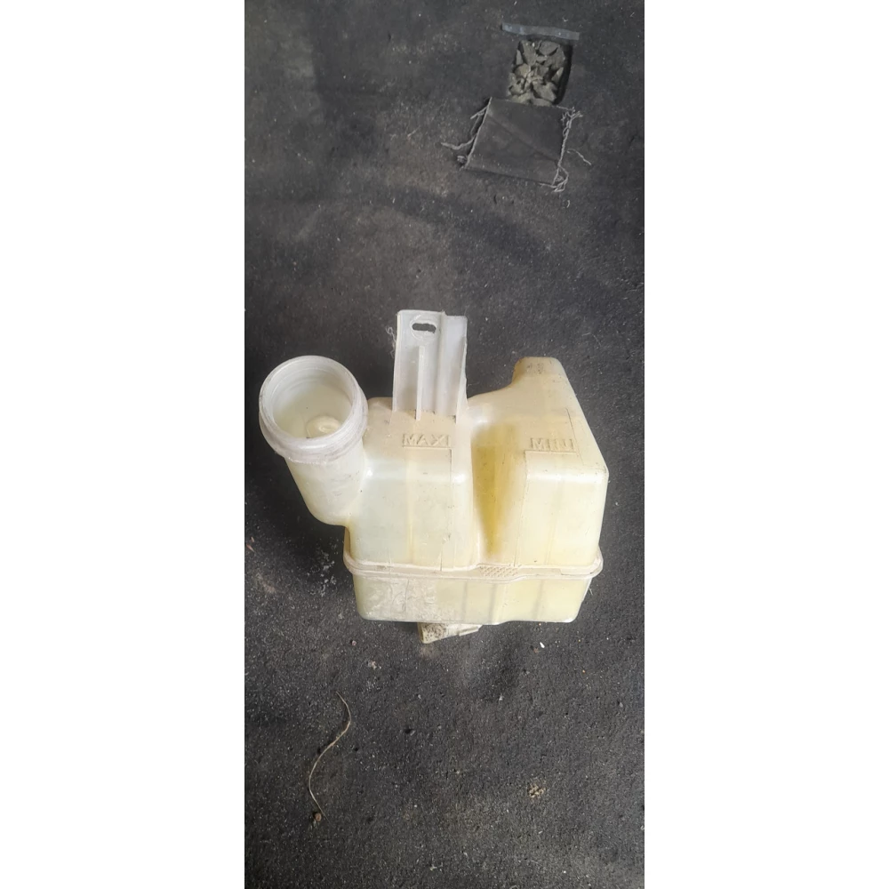 8200008864C расшырительный бачок системы охлаждения Renault Laguna 2