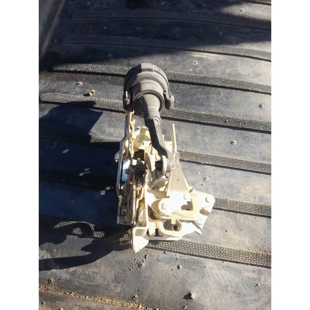 Левый замок двери Mercedes-Benz w210