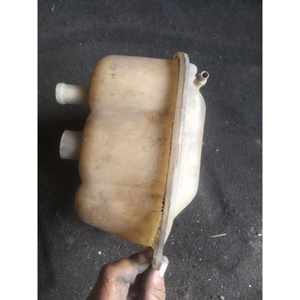 4A0121403 расширительный бачок системы охлаждения Audi 100C4 A6C4