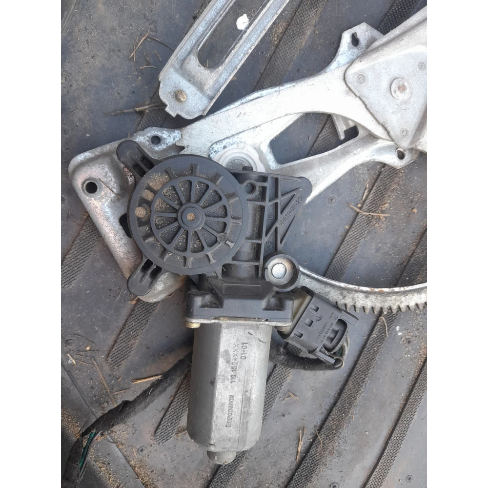 Левый моторчик стеклоподйомника Mercedes-Benz w210