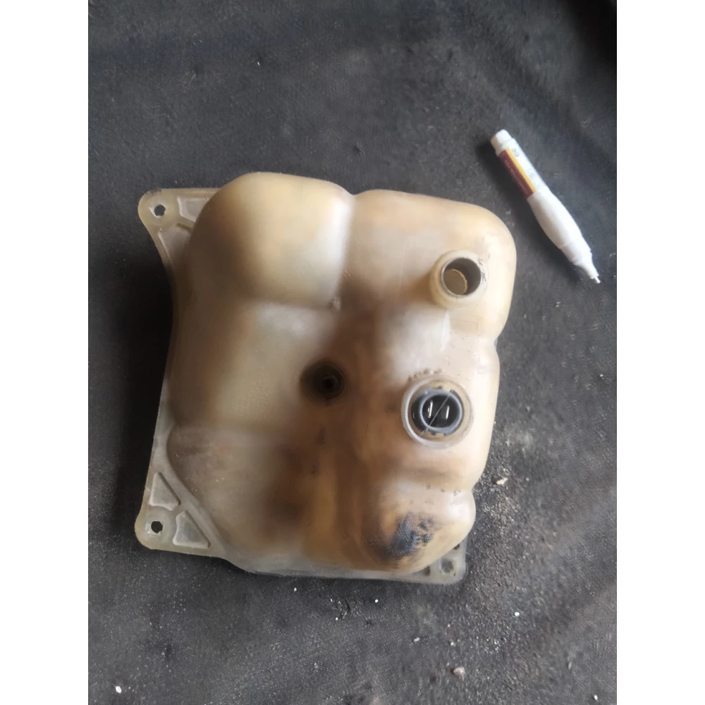 4A0121403 расширительный бачок системы охлаждения Audi 100C4 A6C4