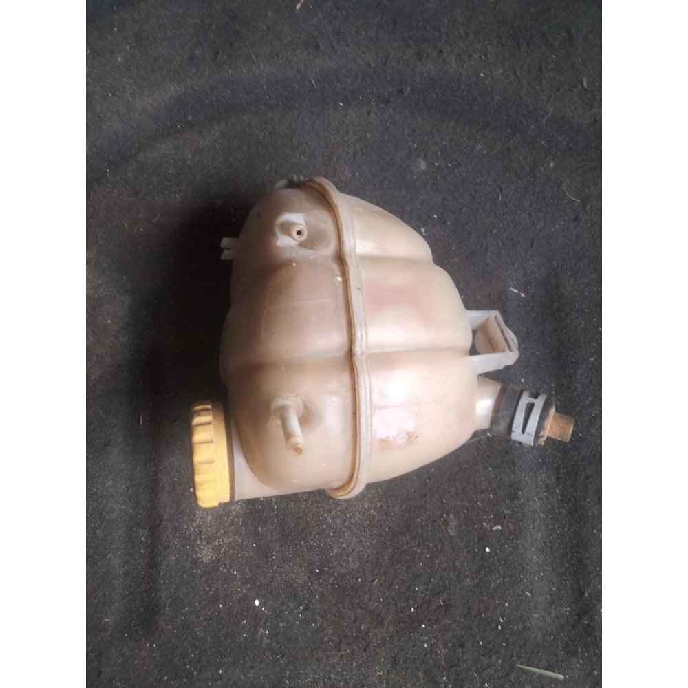 90499767 расширительный бачок системы охлаждения Opel Vectra B