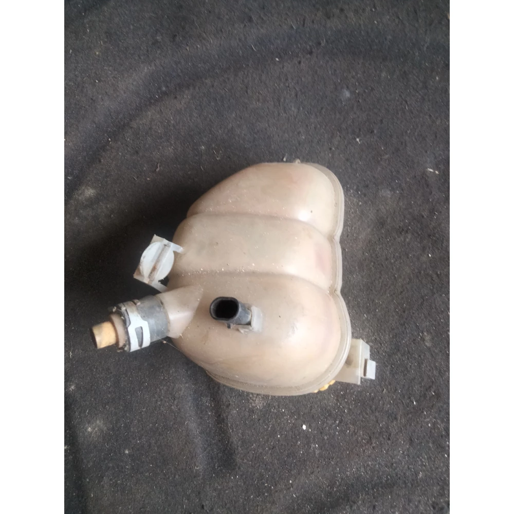 90499767 расширительный бачок системы охлаждения Opel Vectra B