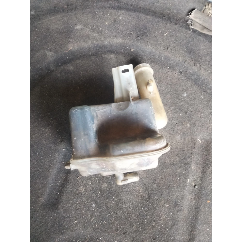 8200447047 расширительный бачок системы охлаждения Renault Laguna 2