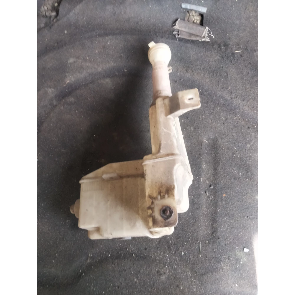 860142077 бачок омывателя лобового стекла Mazda premasy