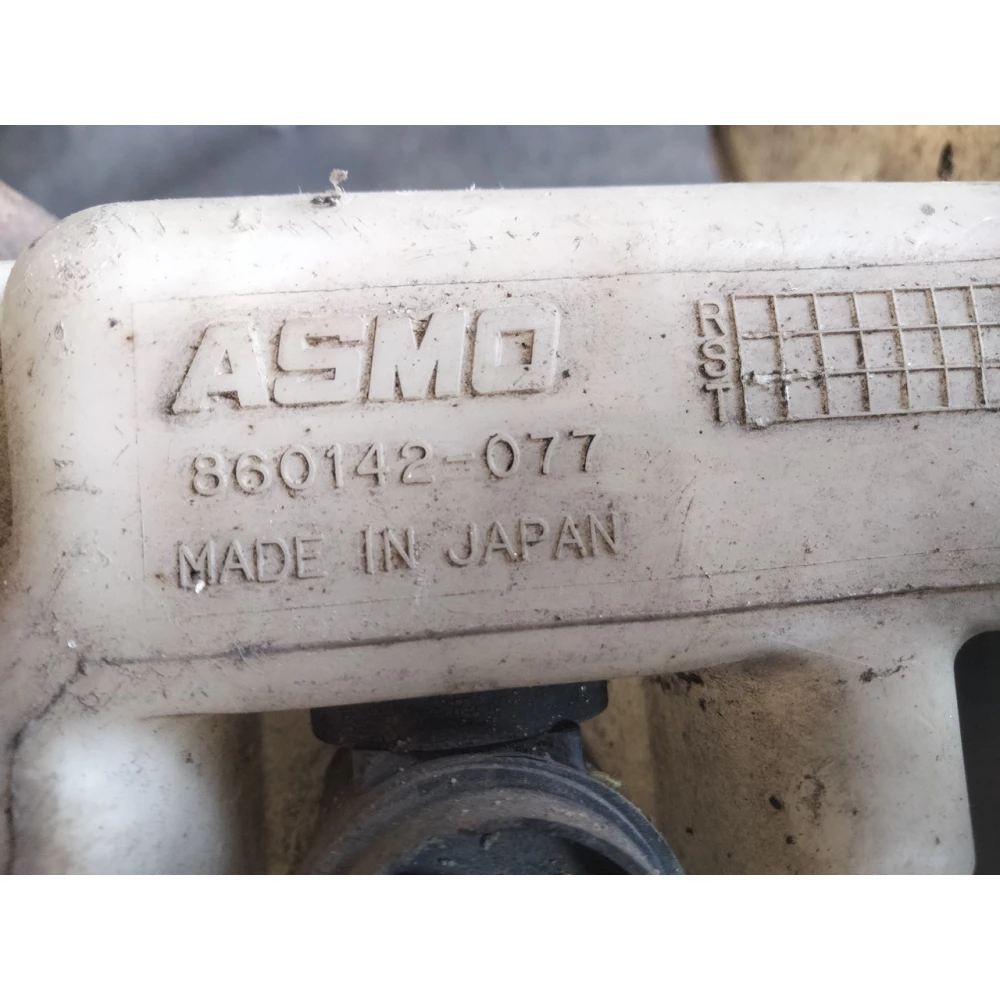 860142077 бачок омывателя лобового стекла Mazda premasy
