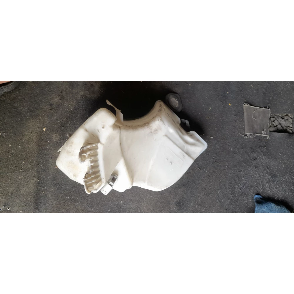 61667007970 бачок омывателя лобового стекла BMW E46