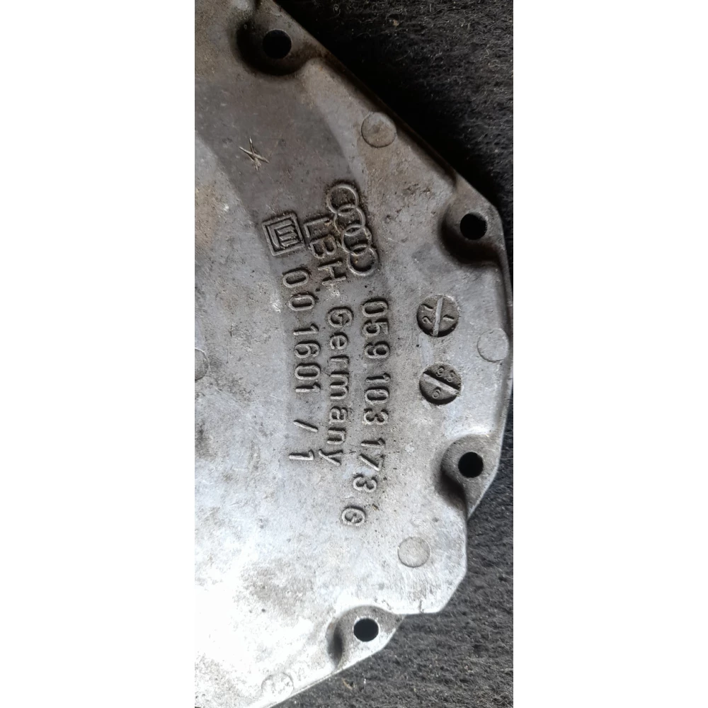 059103173G задняя крышка двигателя Audi 2.5 tdi