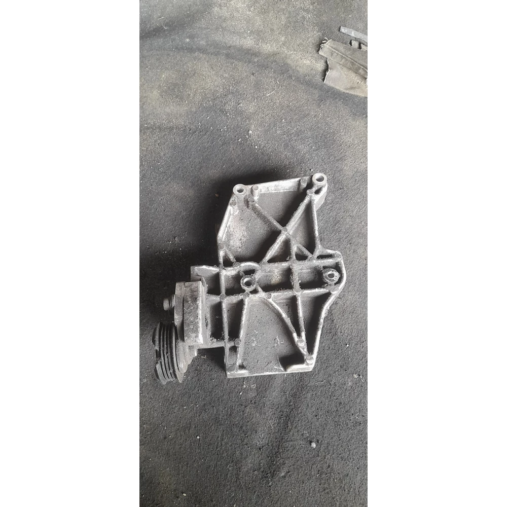058260885 кронштейн крепления компрессора кондиционера Audi A4B5 Passat B5 1.8