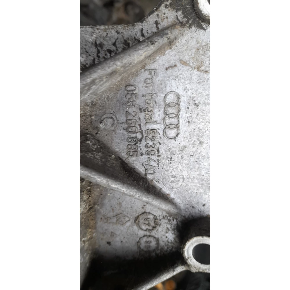 058260885 кронштейн крепления компрессора кондиционера Audi A4B5 Passat B5 1.8