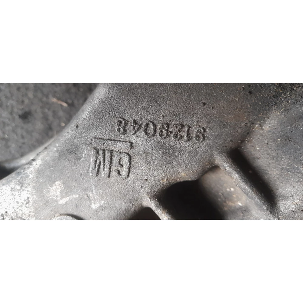 9129048 передняя крышка двигателя. масляный насос Opel 2.0-2.2