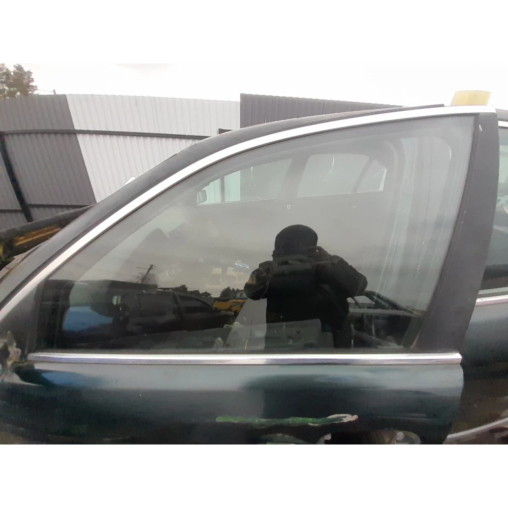 Переднее левое скло Bmw E39