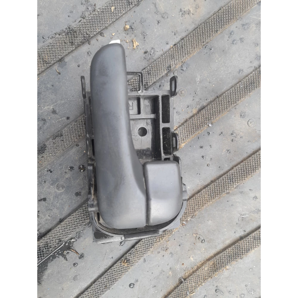 Правая ручка двери Nissan  Almera N16