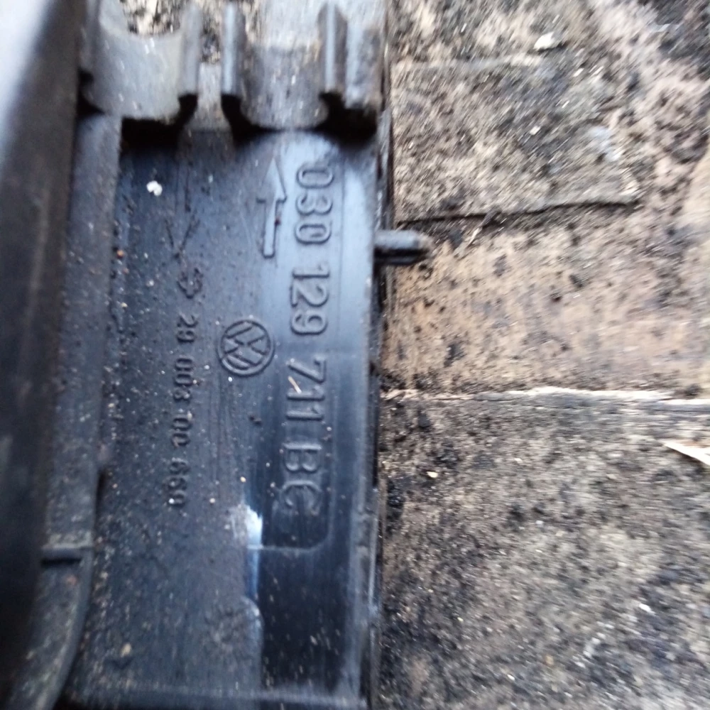 Впускной колектор VW Polo 1.4 030129711BC
