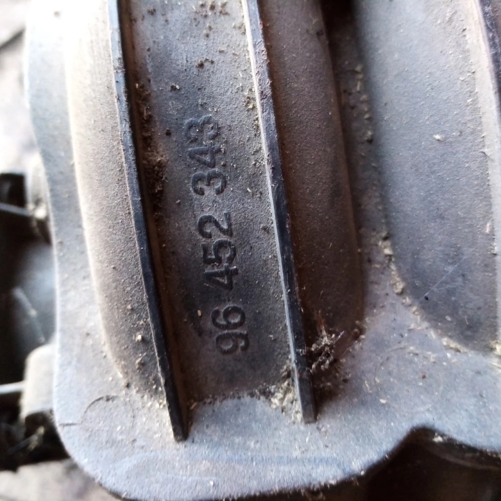 Впускной коллектор Chevrolet Lacheti 1.6 96452343
