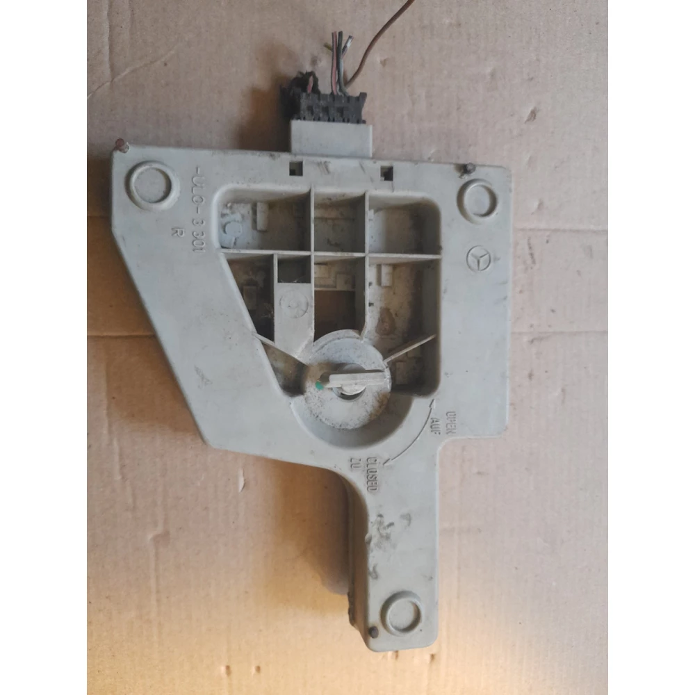 Плата заднего  правого стопа Mercedes-Benz w124