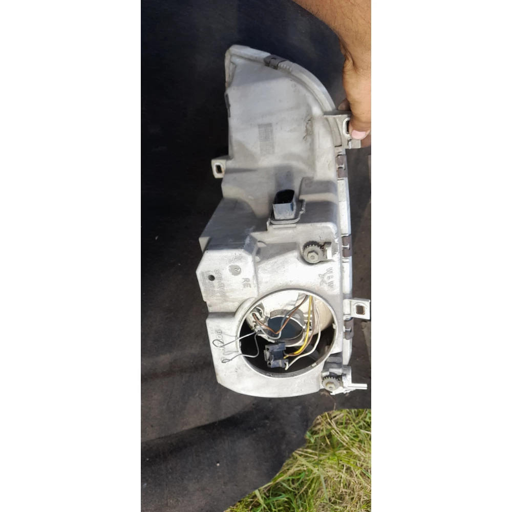 0301048302 фара передняя правая  Volkswagen Sharan 97-01