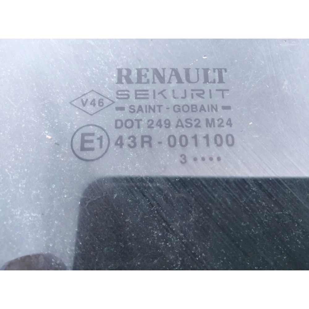 Стекло передней правой двери Renault Megane 2