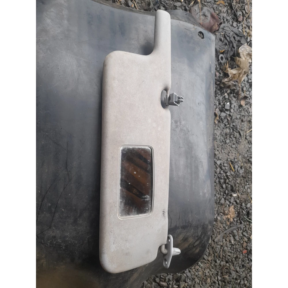 Правый сонцезахисний козирок Mitsubishi Carisma