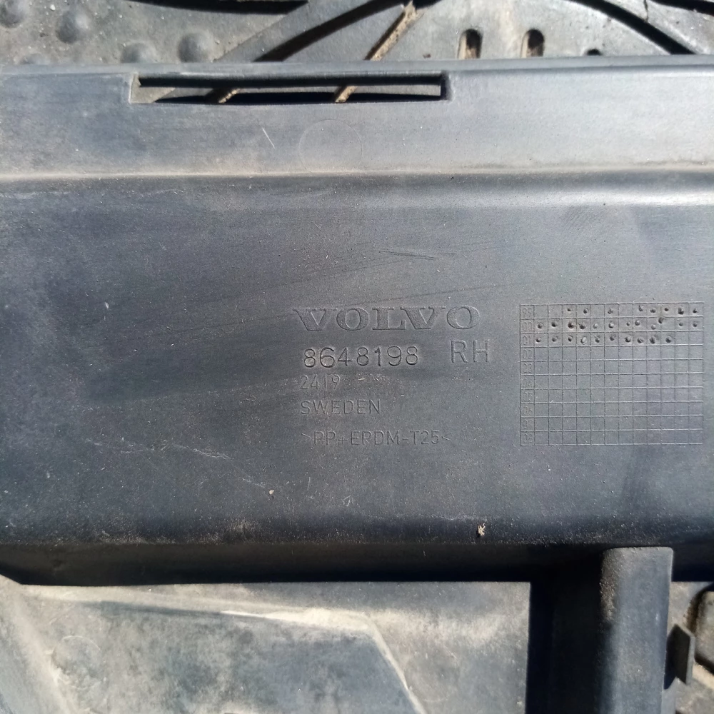 Правое крипление бампера Volvo s 80 8648198R
