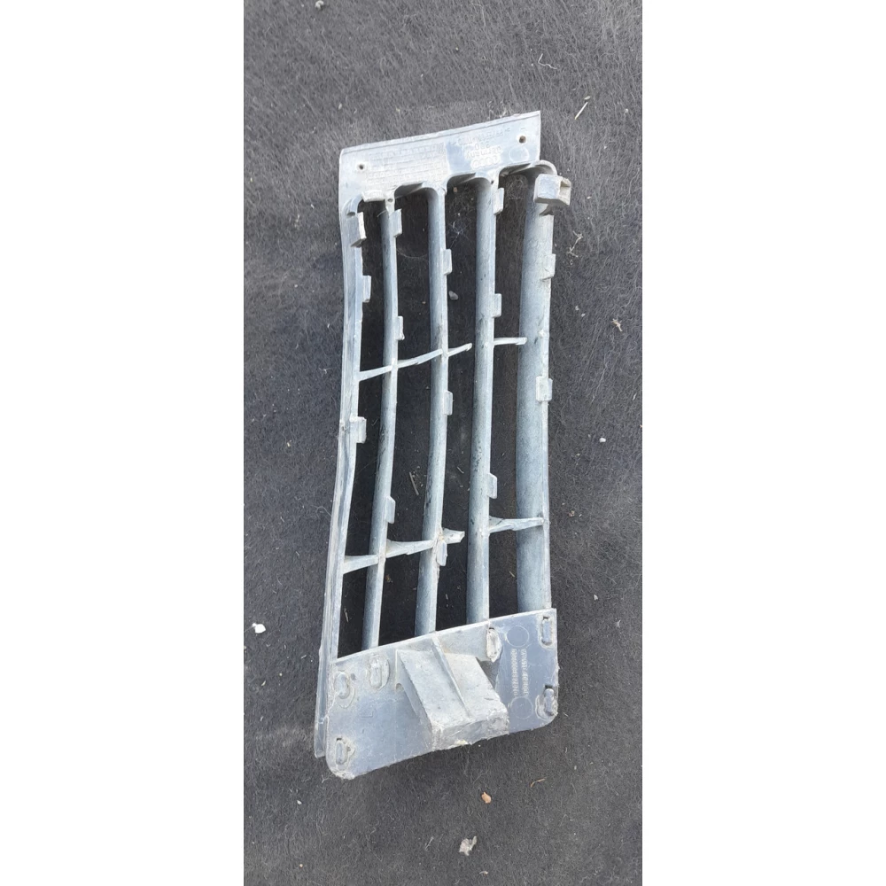 8D0807345AA решётка бампера левая Audi A4B5