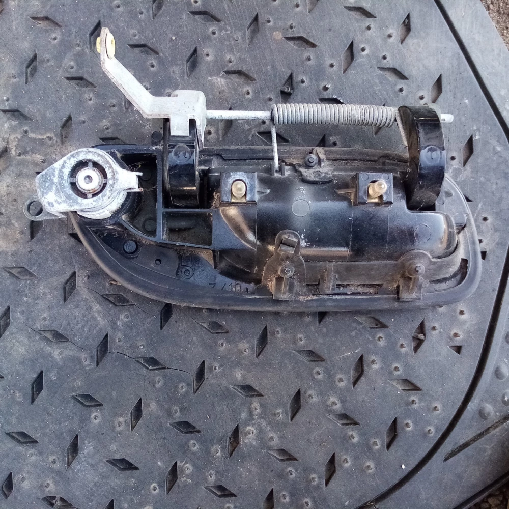 Передняя левая наружня я ручка двери Volvo s 60