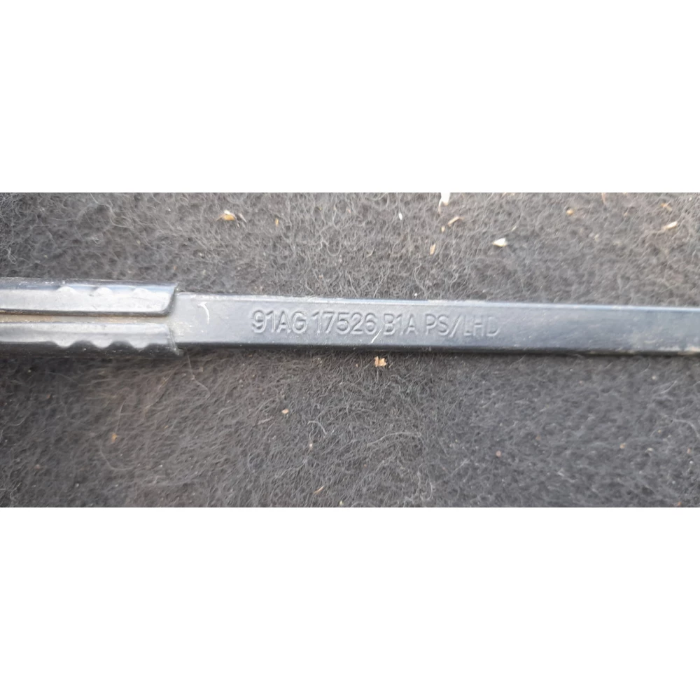 91AG17526B1A держатель щёток дворников правый Ford Escort