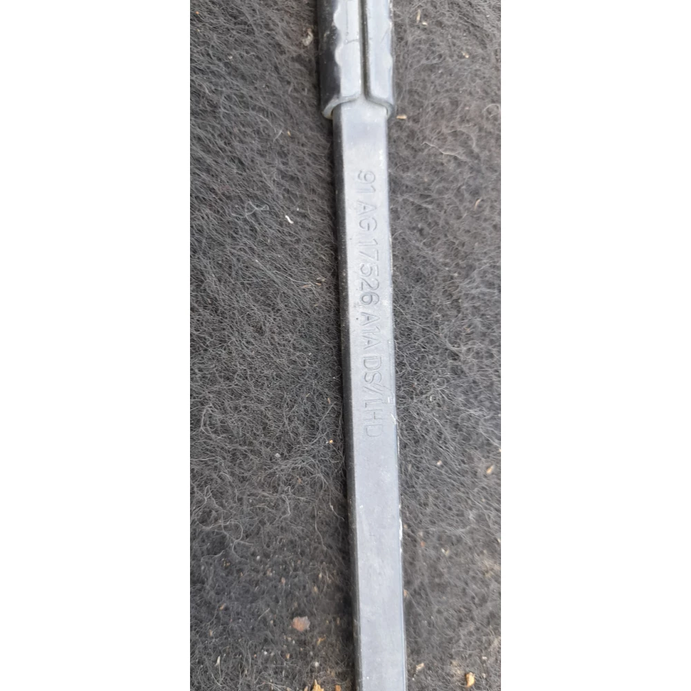 91AG17526A1A держатель щёток дворников левый Ford Escort