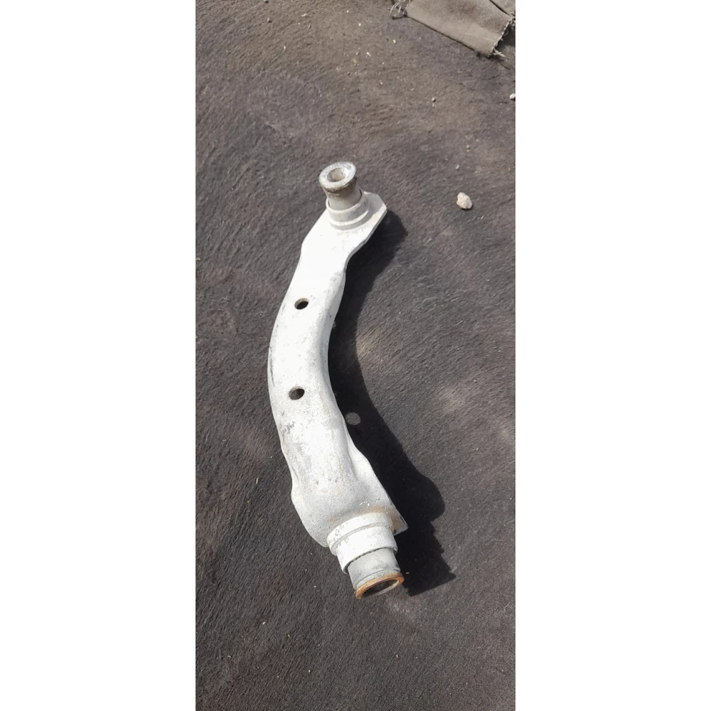 8200197452 D кронштейн крепления подрамника передний правый Renault Megane 2 Scenic 2