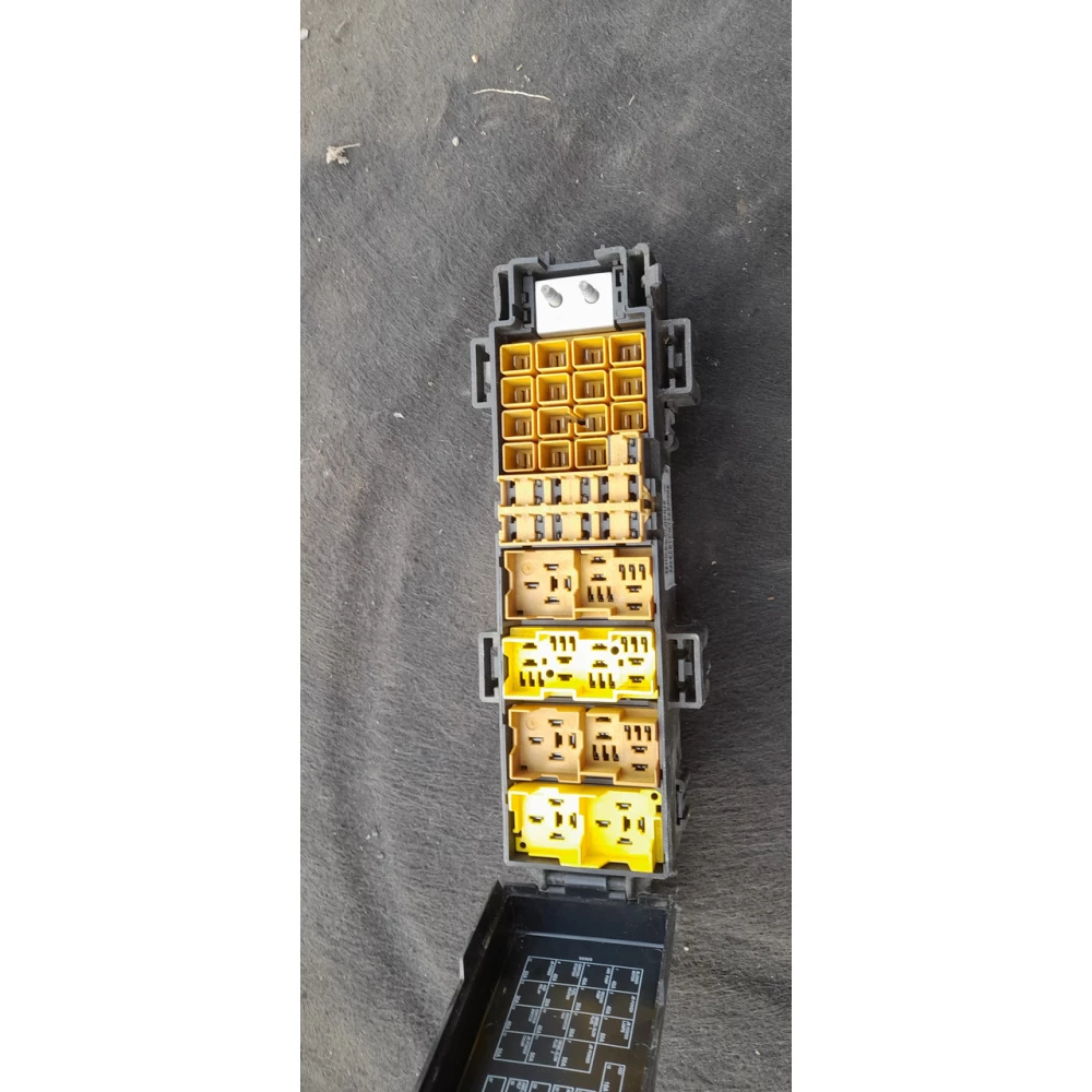 56042209AL блок предохранителей и реле Jeep Grand Cherokee 3.1 WJ