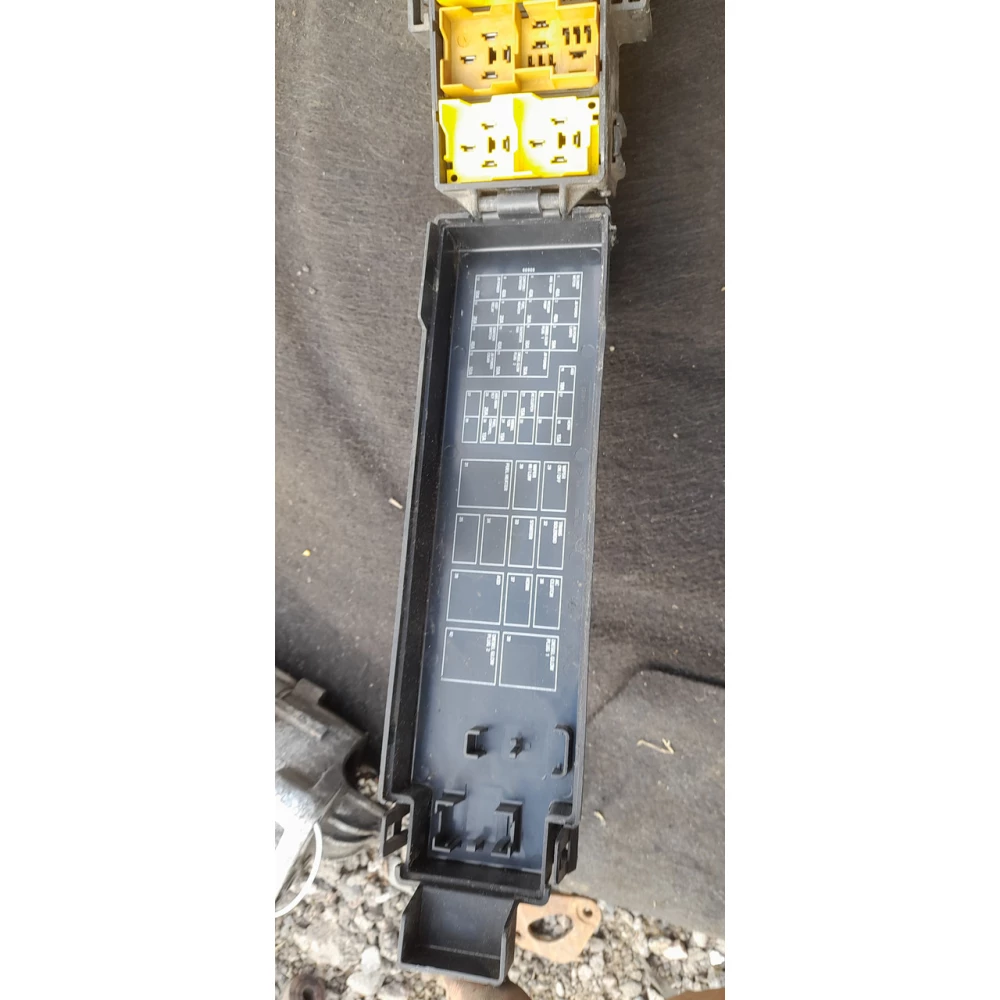56042209AL блок предохранителей и реле Jeep Grand Cherokee 3.1 WJ