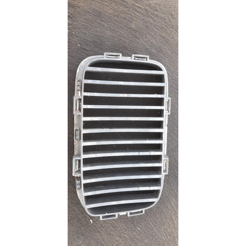 51138122237 решетка радиатора левая BMW E36