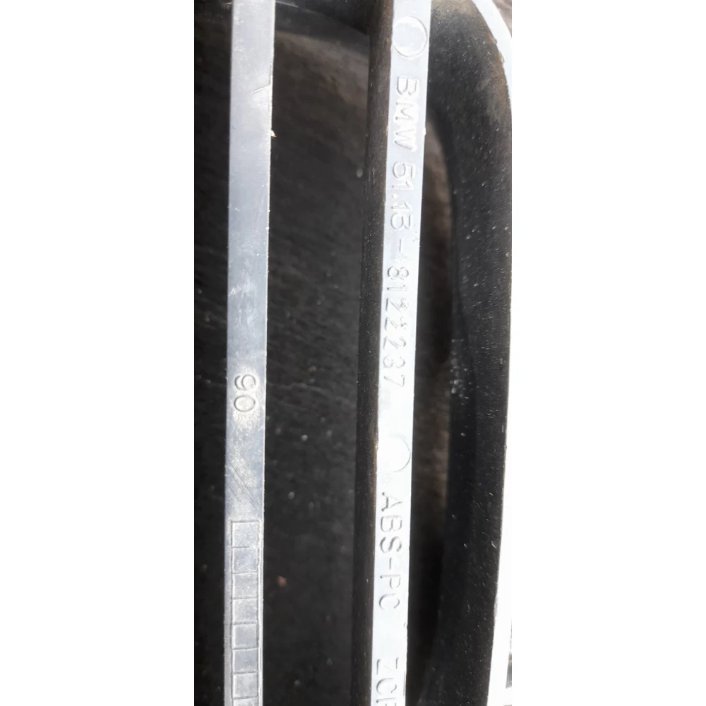 51138122237 решетка радиатора левая BMW E36