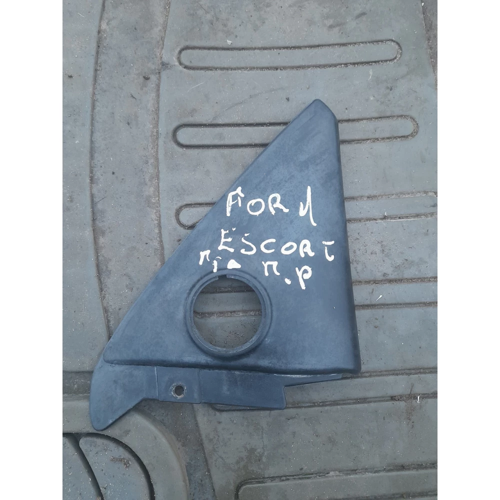 Пластик  правого дзеркало заднего вида Форд Ескорт