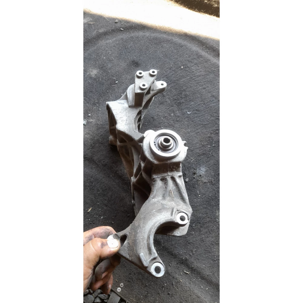 058145523B кронштейн крепления генератора Audi A4B5 Passat B5 1.8 1.6