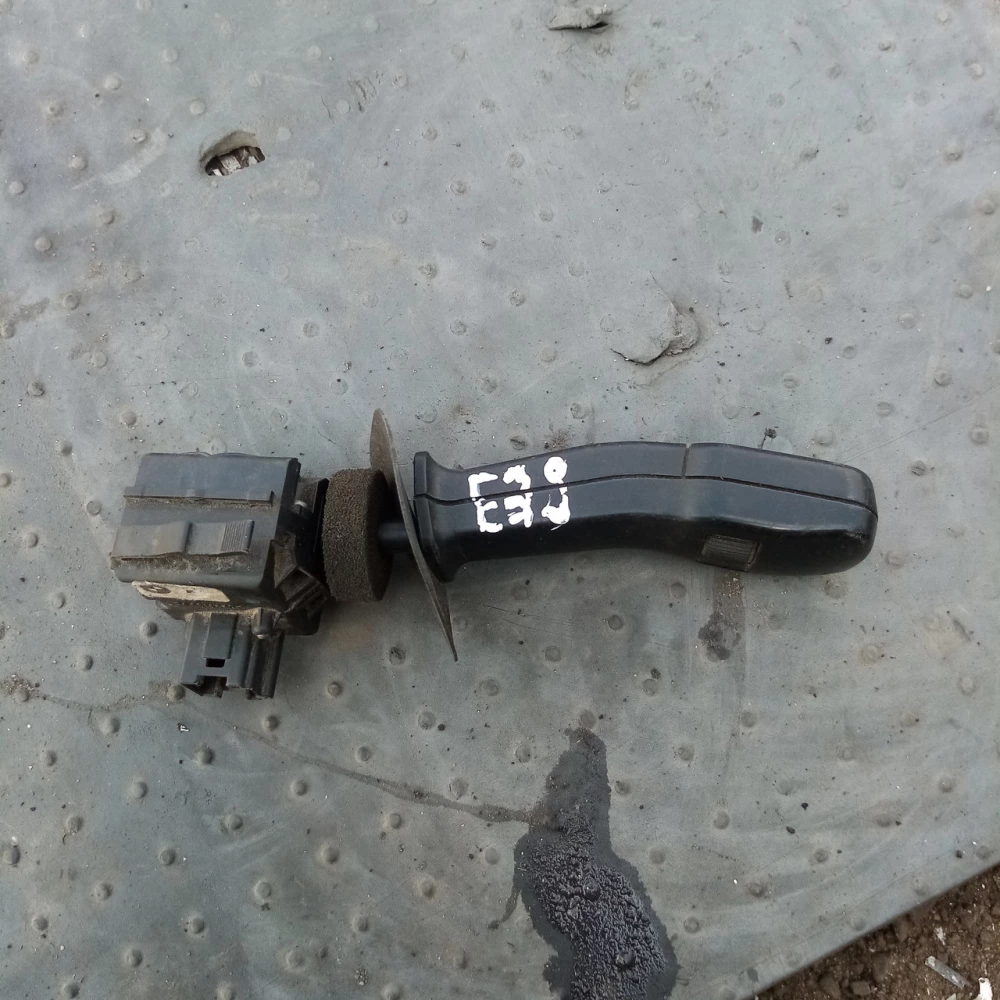 Правый Подрулевой переключатель BMW e39 8352013