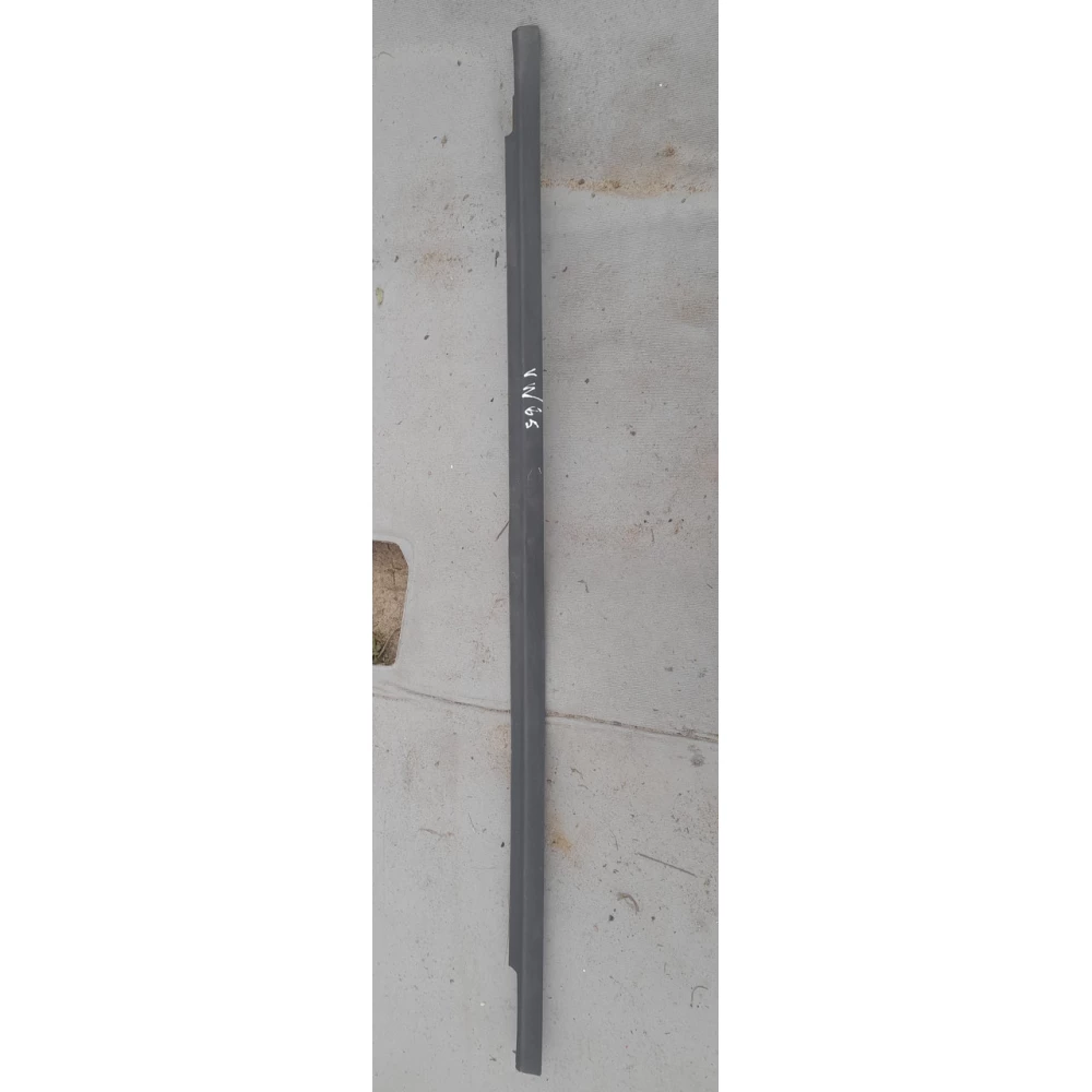 Задня права бархотка склa Vw Passat B5