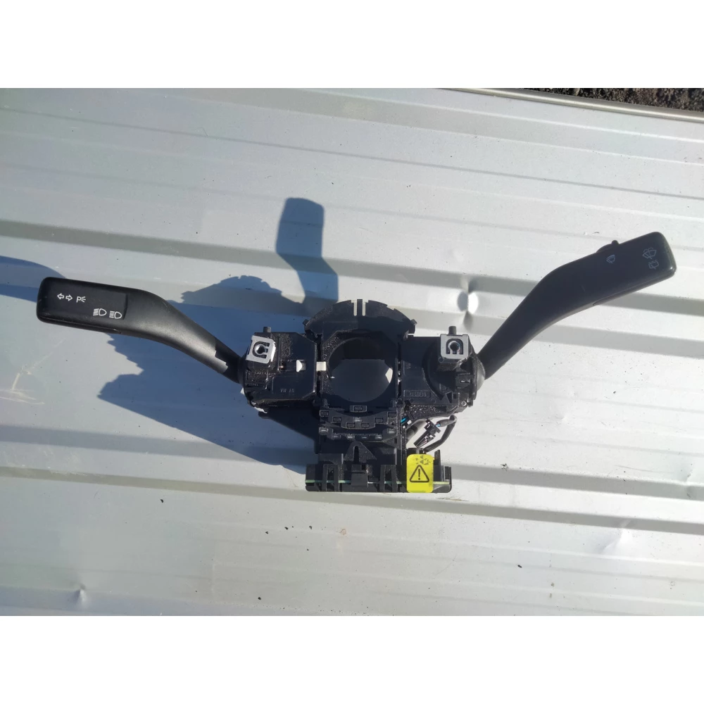 Подрулевой переключатель поворотов и дворников (гитара) Volkswagen Caddy 3 (2004—2010) 1KO953503 1KO953513