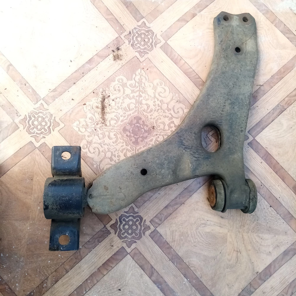 Правый рычаг Форд Фокус 1  А1GH