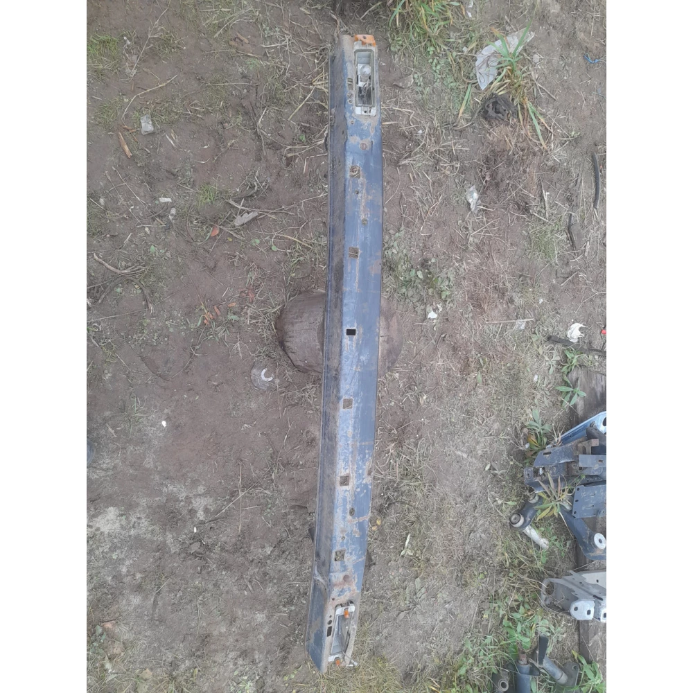 Передний  усилитель бампера Vw Passat B2