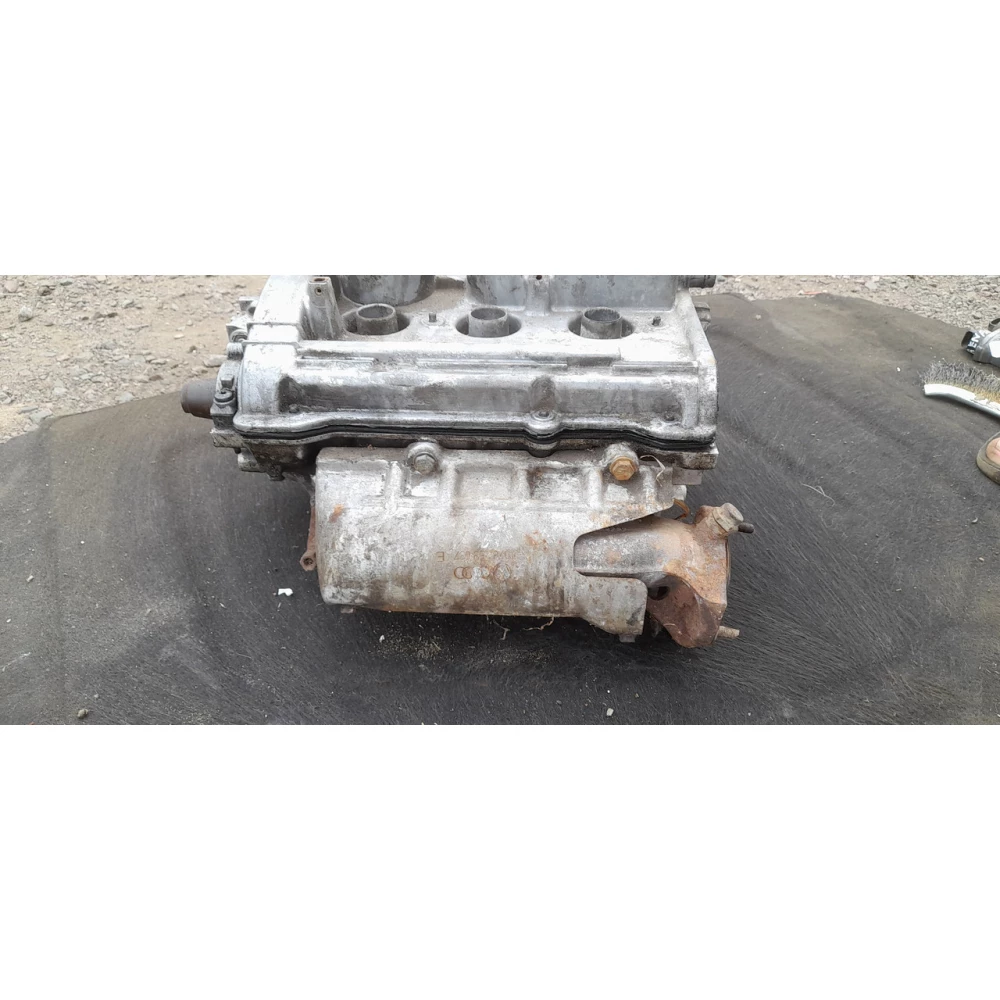 078103373AH головка блока цилиндров Audi A6 C5  Passat  2.4 i