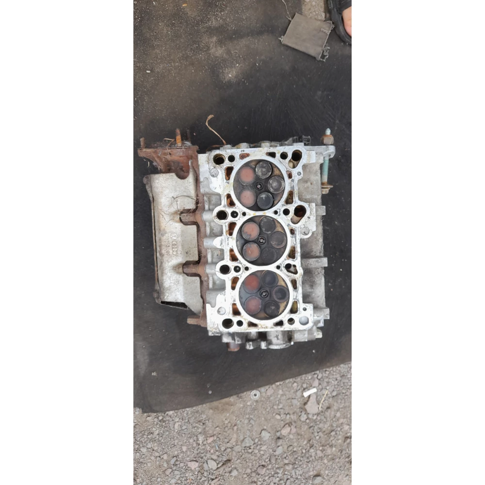 078103373AH головка блока цилиндров Audi A6 C5  Passat  2.4 i