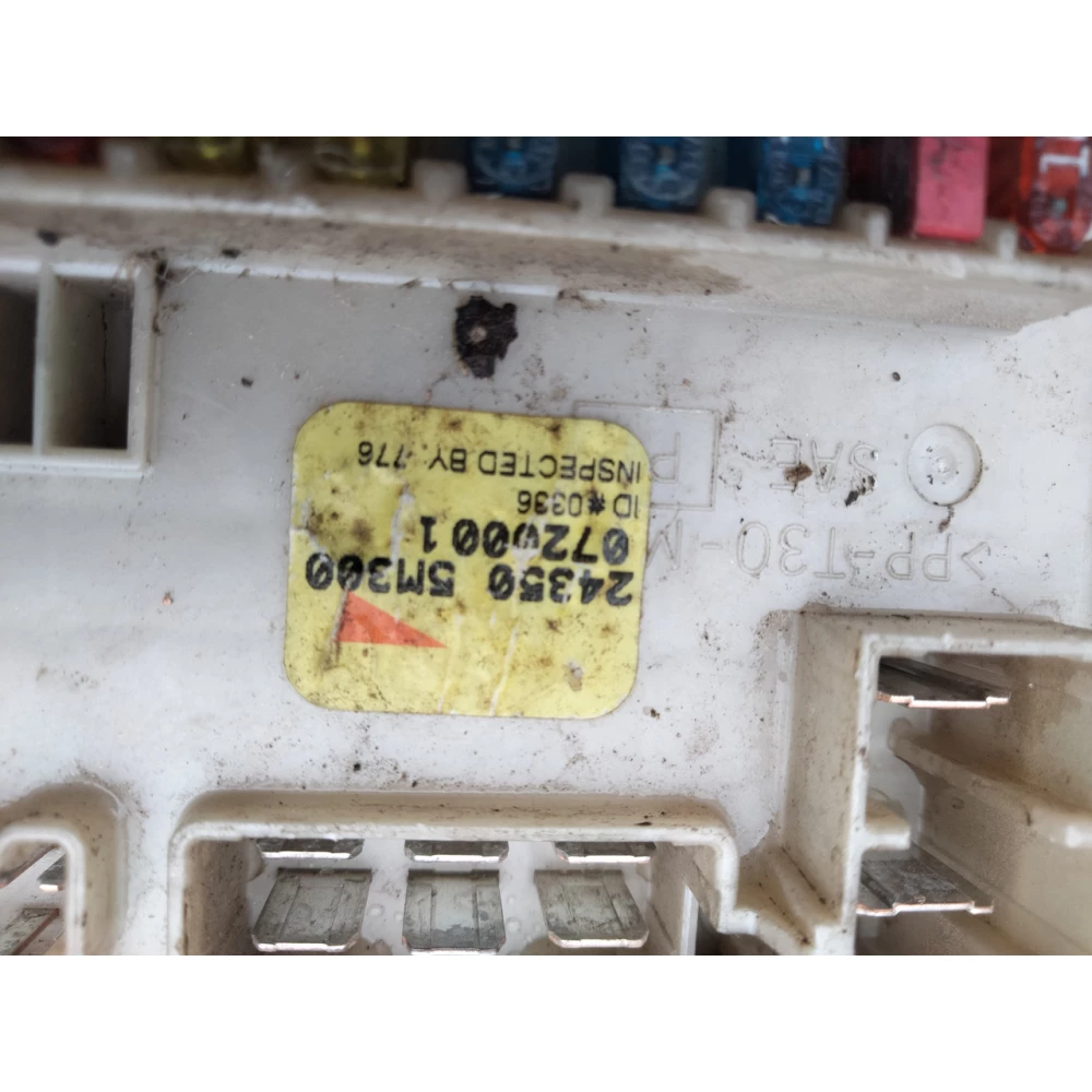243505M300 блок предохранителей Nissan Almera n16