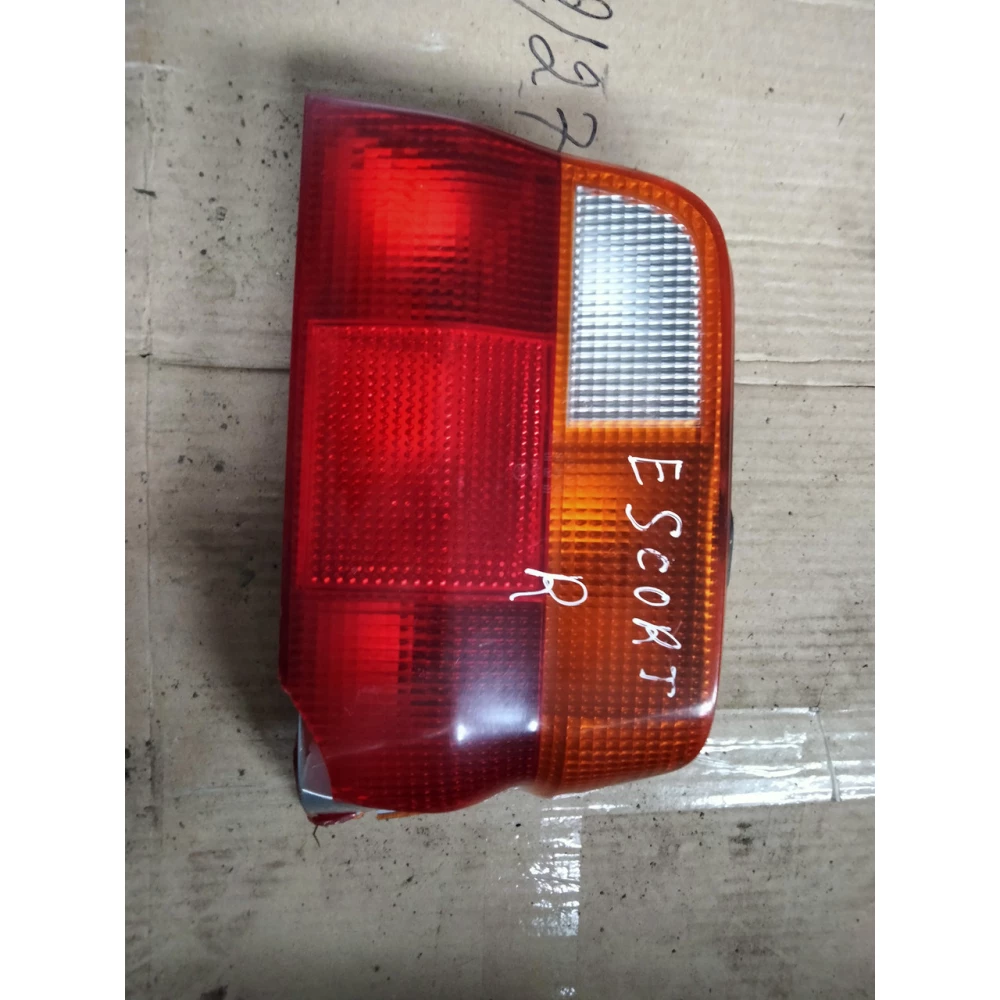 Фонарь задний правый ford escort 3