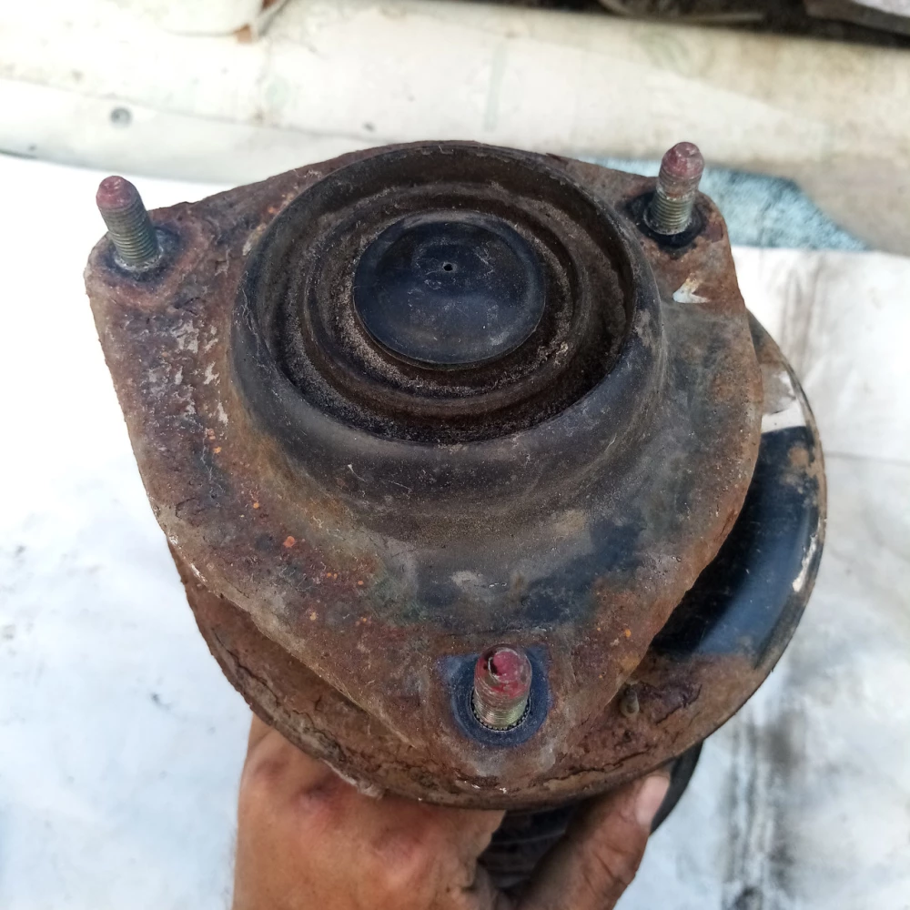 Передняя стойка Hyundai Elantra @