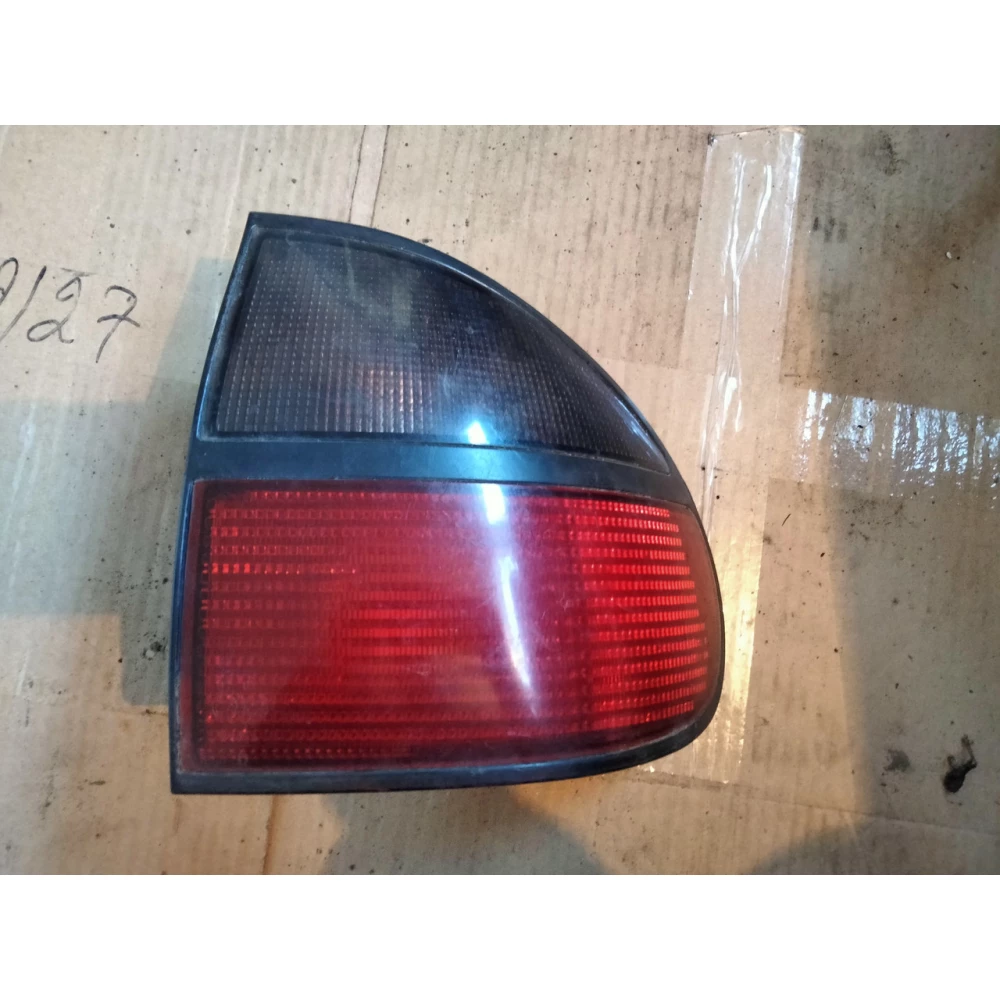 Фонарь задний правый Renault Laguna 1