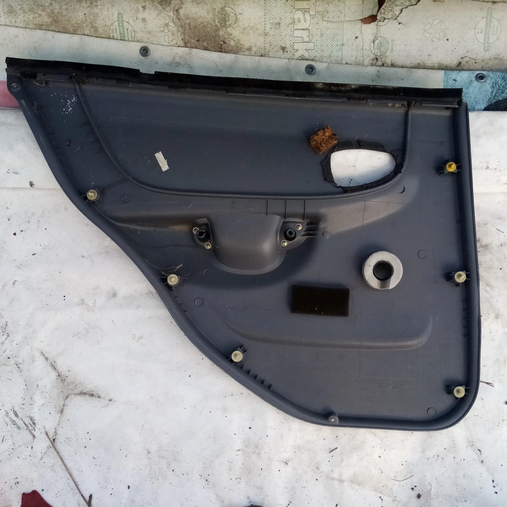 Задння правая карта двери Hyundai Accent